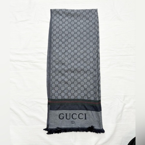 Gucci Patterned Scarf - Picture 6 of 9
